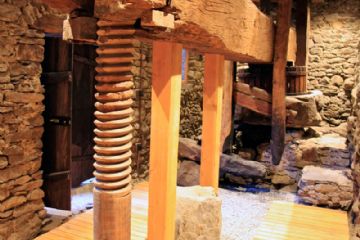 Il torchio (foto di Alessandro Vecchi CC-BY-SA 2016)