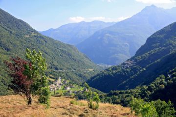 Panorama da Chemp sulla valle (foto di Alessandro Vecchi CC-BY-SA 2016)