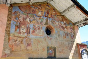 Facciata della chiesa (foto di Alessandro Vecchi CC-BY-SA 2016)